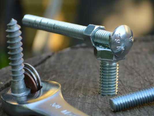 Chất lượng Vít và Bu Lông: Tại sao Điều này Quan trọng cho An Toàn và Hiệu suất?